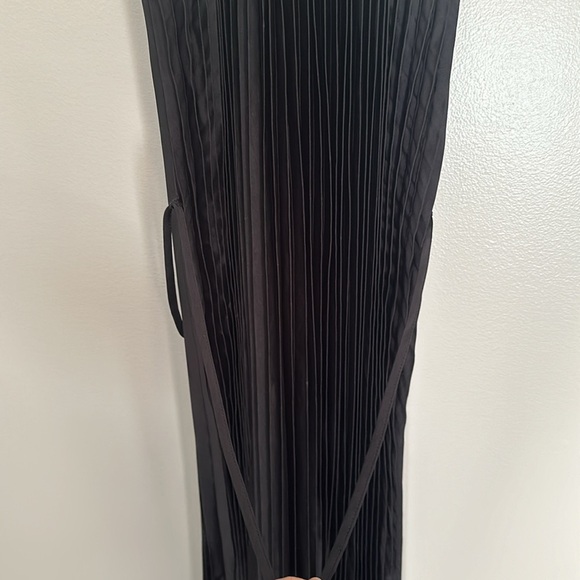 Banana Republic Halter Pleated Maxi Dress - Picture 6 of 7